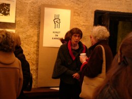 Brigitte Petry im Gespräch © Kunst im Karner - St. Othmar
