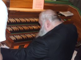 AUFERSTEHUNG - Dionysos oder Christus ? Hermann Nitsch improvisiert an der Walcker-Orgel in St. Othmar  Kunst im Karner