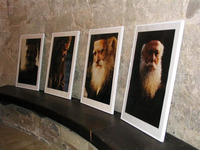 Fotos ber Athos von Prof. Zwerger  Kunst im Karner - St. Othmar