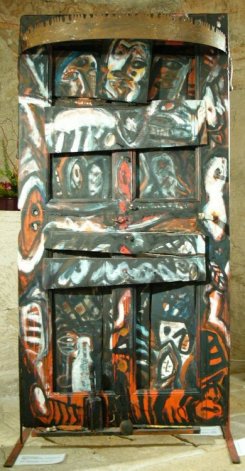 Trskulptur "Die Kreuzigung", 1980; Holz, Leinen, lfarbe, Eisen, PVC, 210x105x40 cm  Adolf Frohner - Kunst im Karner - St. Othmar