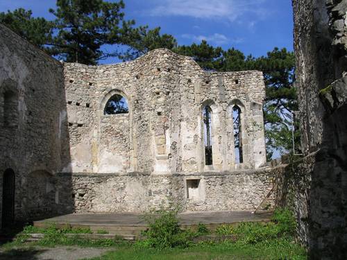 Ruine der Pankratius Kirche bei Nöstach