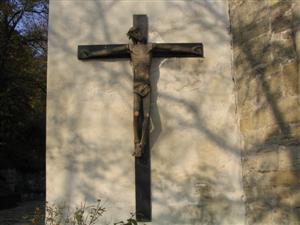 Kriegergedächtnis-Kreuz an der Karner-Südseite