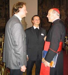Peter mit Kardinal Schnborn und Gregor Jansen (Pfarrer der Jugendkirche in Wien) anlsslich des Ministranten-Gruppenleiter Treffens mit dem Herrn Kardinal