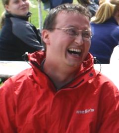 Peter lacht herzlich (und laut, wie immer) am Unterberg whrend der Pfarrwallfahrt 2004 nach Mariazell