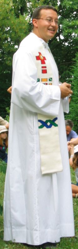 Kaplan Peter Schipka beim Kommunionvorbereitung Abschlussfest im Juni 2003 in St. Gabriel